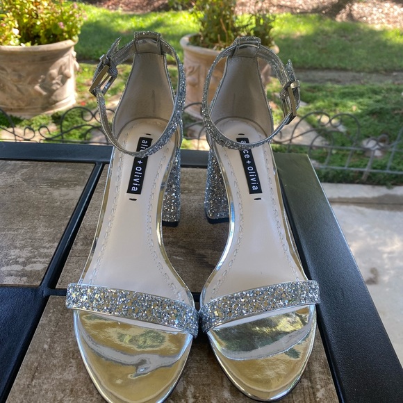 ALICE & OLIVIA SILVER LILLIAN 8.5 - Picture 6 of 6